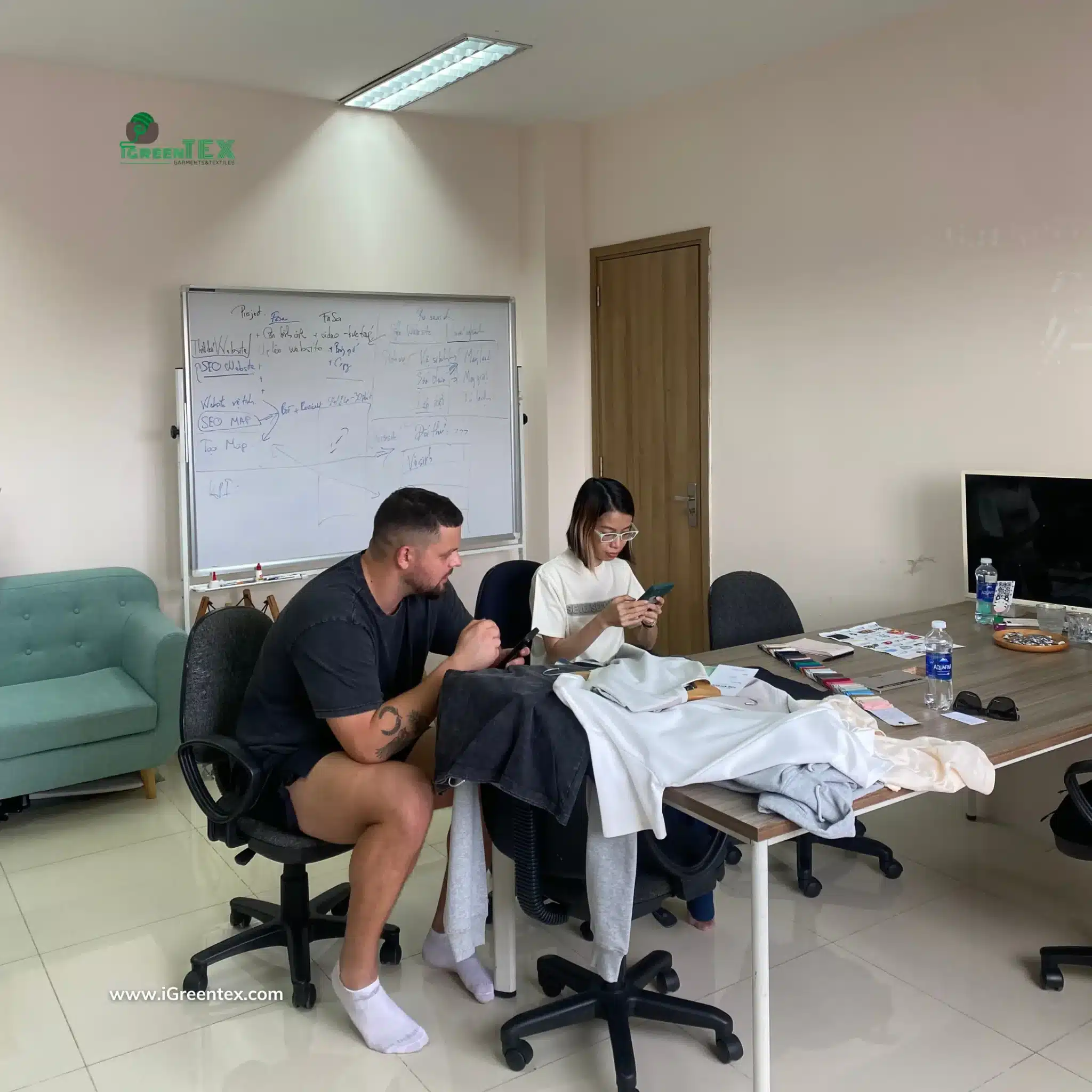 International client visiting iGreen Tex for export apparel discussion